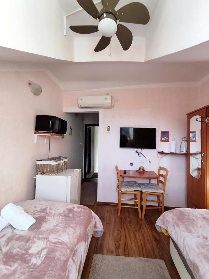 Hotel House Ina Ston Extérieur photo
