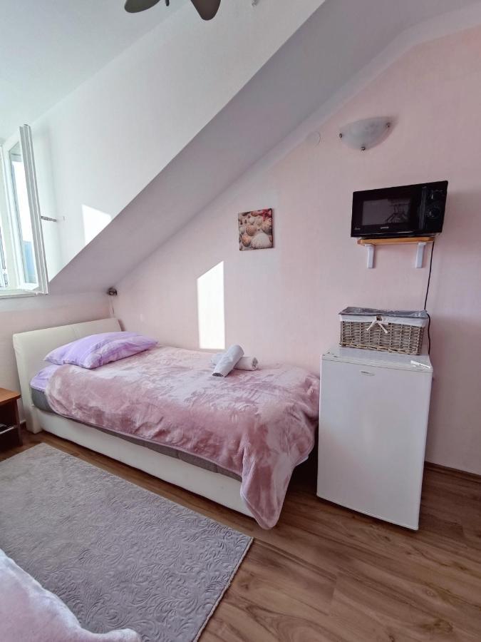Hotel House Ina Ston Extérieur photo
