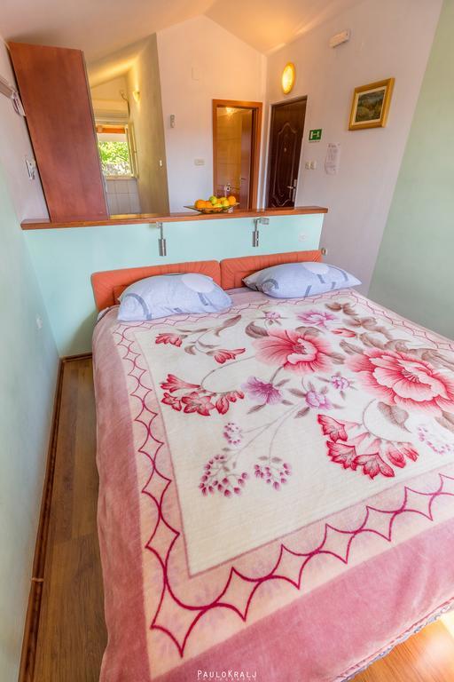 Hotel House Ina Ston Extérieur photo