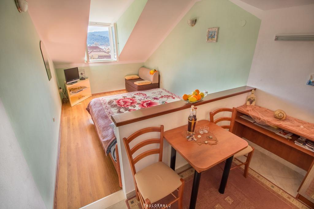 Hotel House Ina Ston Extérieur photo